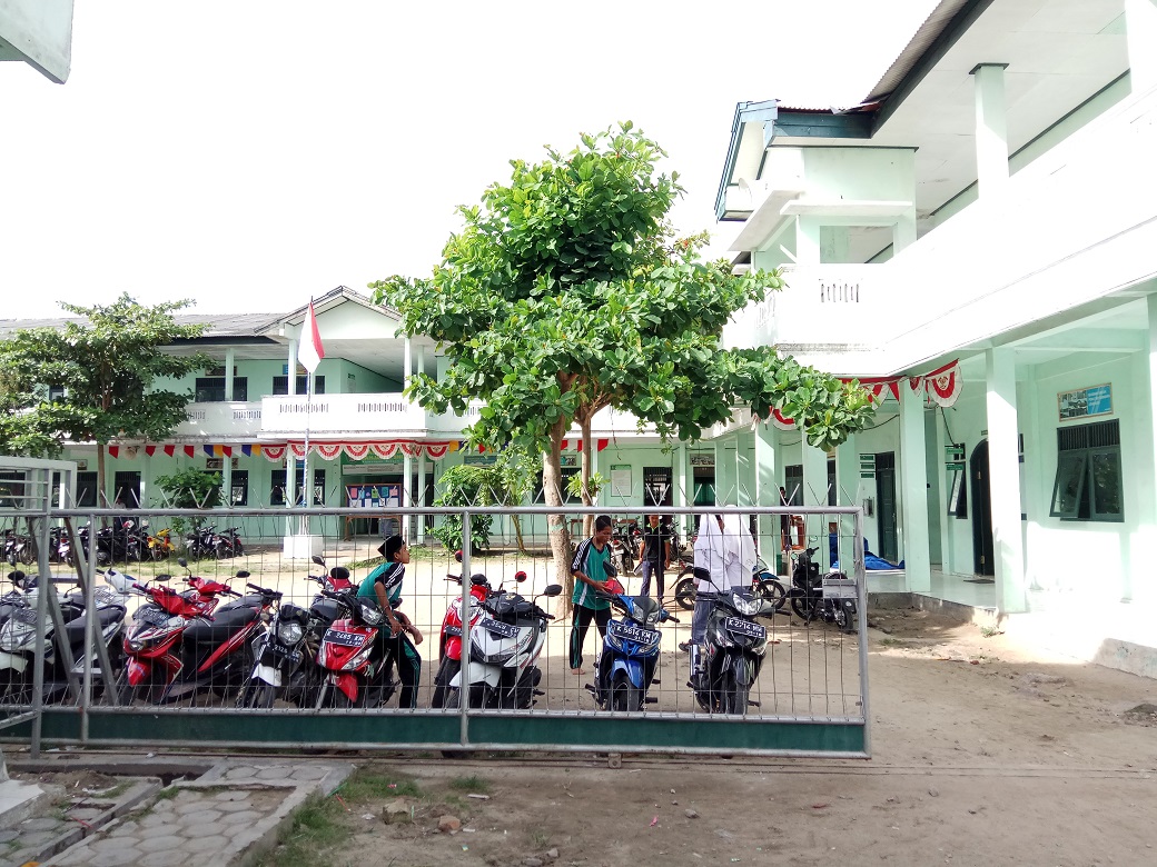 Halaman Gedung Nahjatus Sholihin